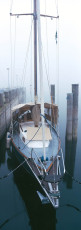 Bodman, Ankerndes Segelboot im Herbstnebel HOCH