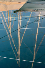 Altnau 0077-2013, Wasserspiegelung von Segelmasten