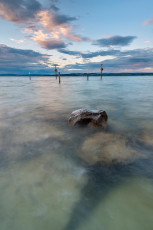 Altnau 0102-2014, Dalben und Fels unter Abendwolken
