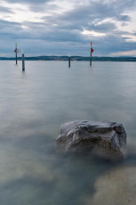 Altnau 0117-2014, Hafeneinfahrt in der Abenddämmerung