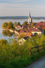 Berlingen 0086-2011, Weg mit Blick zur Dorfkirche