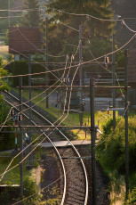 Berlingen 0136-2011, Bahngleise und Oberleitungen in der Morgens