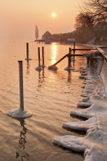 Bodman 0156-2012, Vereistes Ufer im Sonnenaufgang