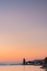 Bodman 0206-2012, Grethgebäude und Alpen im Morgenrot