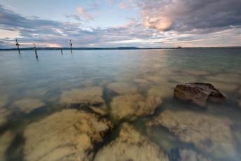 Altnau 0089-2014, Dalben vor der Hafeneinfahrt unter Wolken