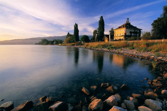 Bad Horn, Villa am Ufer im Morgenlicht QUER