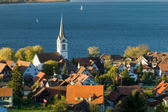 Berlingen 001-2006, Dorfkern und See im Herbst