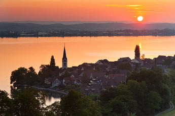 Berlingen 0107-2011, Dorfsilhouette im Sonnenaufgang
