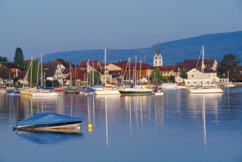 Berlingen, Ankernde Boote vor der Stadt
