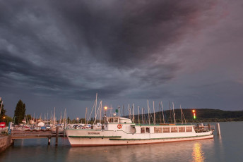 Bodman 020-2009, Morgendliche Gewitterstimmung am Hafen