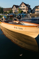 Ermatingen 0160-2012, Boot mit Wasserspiegelung, Feder und Fachw