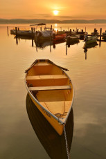 Ermatingen 0171-2012, Boote am Hafen im Sonnenaufgang