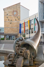 Friedrichshafen 0958-2014, Detail Buchhornbrunnen und Rathaus