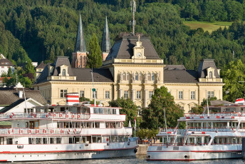 Bregenz 0703-2014, ankernde Schiffe im neuen Hafen vor Hauptpost
