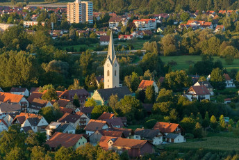 Eriskirch 0024-2012, Luftaufnahme Ortskern mit Kirche
