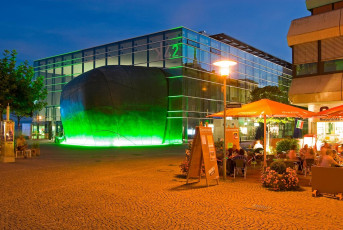 Friedrichshafen 128-2006, Medienzentrum K 42 bei Nacht