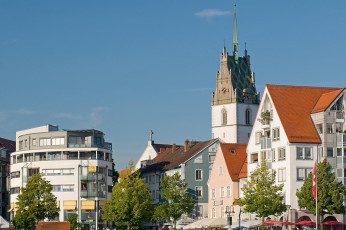 Friedrichshafen 312-2008, Antoniusplatz und Stadtkirche vom Wass