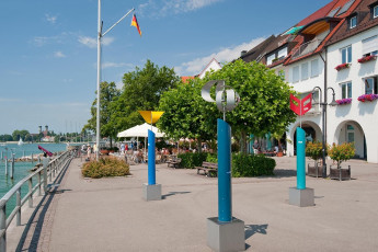 Friedrichshafen 675-2010, Promenade mit Blick zur Schlosskirche