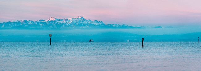 Friedrichshafen 0932-2014 PANO, Morgensonne auf den Alpenspitzen