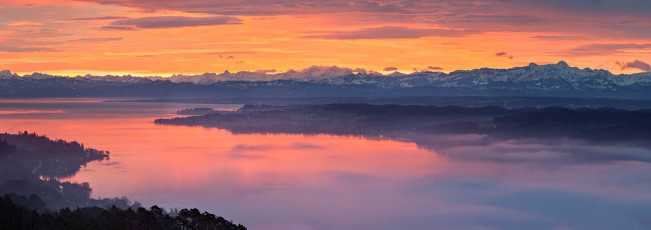 Haldenhof 0020-2012 PANO, Morgenstimmung über Alpen und See