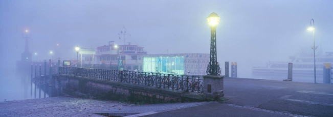 Konstanz, Hafeneinfahrt im Nebel