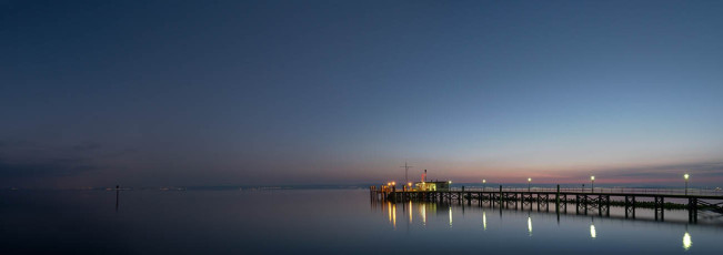 Hagnau 1000-2015 PANO, Schiffslände in der Abenddämmerung.tif