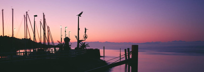 Meersburg, Lenksäule im Morgenrot