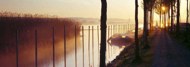 Moos, Sonnenaufgang am Hafen mit Blick nach Radolfzell