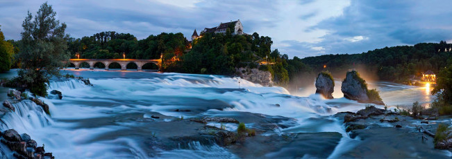 Schaffhausen 0049-2011 PANO, Rheinfall bei Nacht