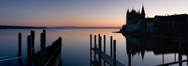 Steckborn 040-2008 Pano, Turmhof in der Morgendämmerung