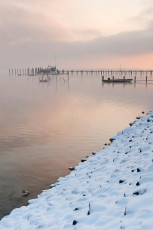 Iznang 0142-2010, Seeufer beim Hafen im Schnee