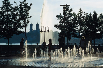 Friedrichshafen, Brunnen vor Schlosskirche