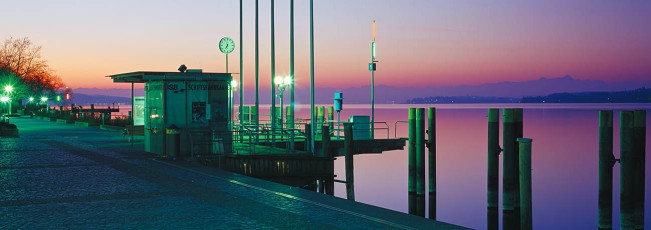 Überlingen, Schiffslände im Morgenrot