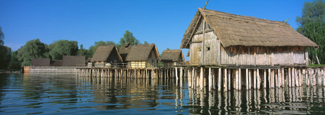 Unteruhldingen, Pfahlbauten vom Wasser