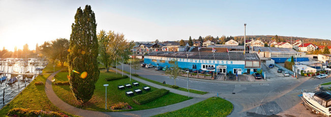 Wallhausen 0034-2011 PANO, Bodenseewerft im Sonnenaufgang