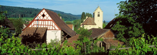 Weiler, Bauerngarten und Kirche