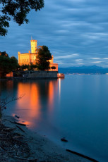 Langenargen 0227-2010, Schloss Montfort in der Abenddämmerung