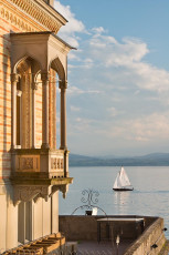 Langenargen 0306-2012, Balkon am Schloss Montfort und Segelboot