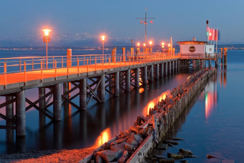 Hagnau 0672-2010, Schiffslände in der Abenddämmerung