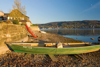 Hemmenhofen 034-2006, Boot am Ufer und Steckborn