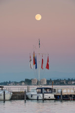 Konstanz 1019-2015, Boote im Jachthafen und Vollmond über Botti
