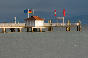 Immenstaad 663-2008, Schiffslände vor Regenwolken