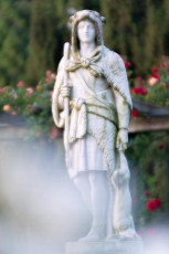 Mainau 1456-2015, Marmorstatue 'Winter' im Italienischen Rosenga