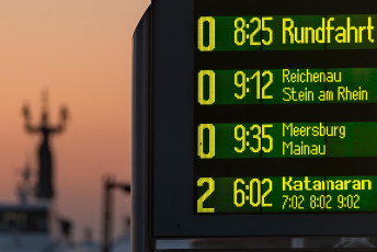 Konstanz 0513-2012, Leuchtanzeige am Fährehafen und Imperia im