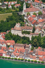 Meersburg 0414-2010, Luftaufnahme Unterstadt, Burg, Kirche