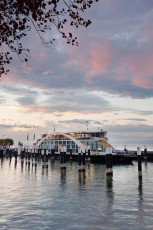 Meersburg 0668-2010, Fährehafenim Morgenrot