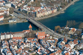 Konstanz 0748-2013, Luftaufnahme Innenstadt mit Rheinbrücke im