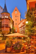 Meersburg 1301-2013, Marktplatz und Obertor bei Nacht