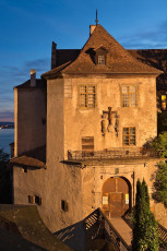 Meersburg 1514-2015, Burgportal und Brücke bei Nacht