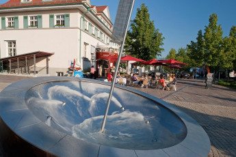Kressbronn 0081-2009, Kompass-Brunnen am Rathausplatz